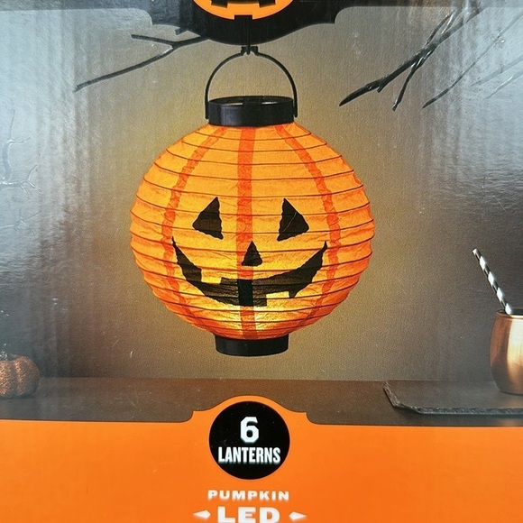 Hyde & EEK 6 LED Pumpkin Paper Lanterns Halloween Pom Wreath Indoor Decorations - Picture 2 of 14